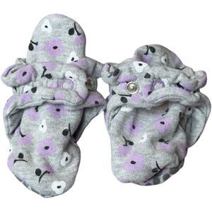 Zutano Baby Girls Cotton Gray Purple Flower Pattern Gripper Booties. 12 Months.